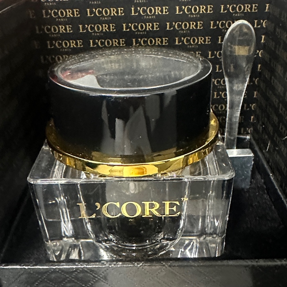 L'Core Paris Black Mamba Rejuvenating Mask. New In Box with Tools